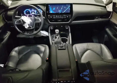 2024 Toyota Grand Highlander Xle z USA, uszkodzony, nr VIN 5TDAAAB55RS005401